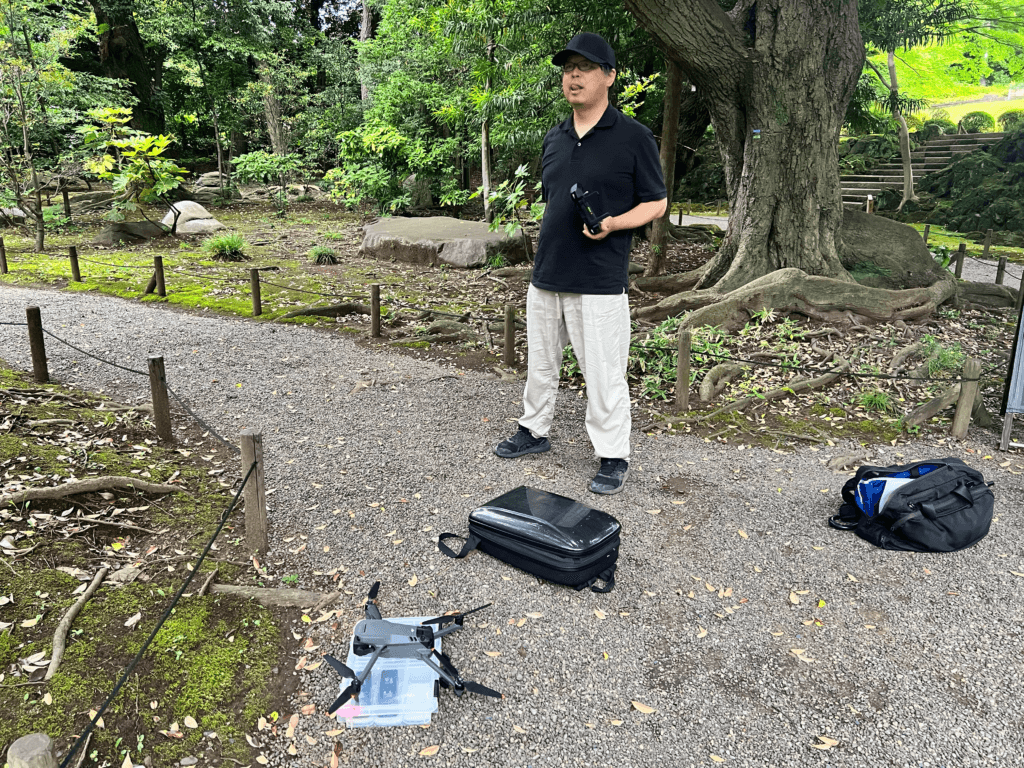 旧古河庭園でスタンバイ中