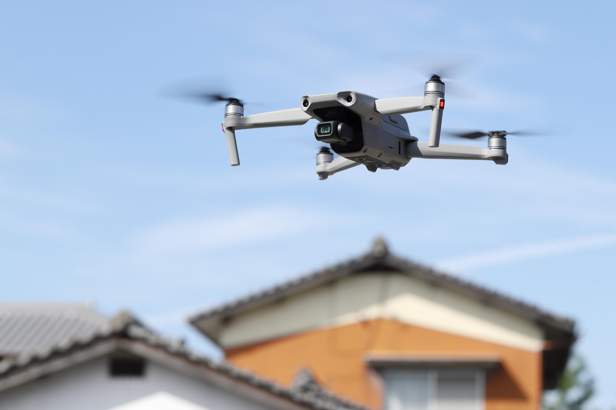 ドローンは私有地の上空を飛ばせる？法律の見解と飛行時の注意点